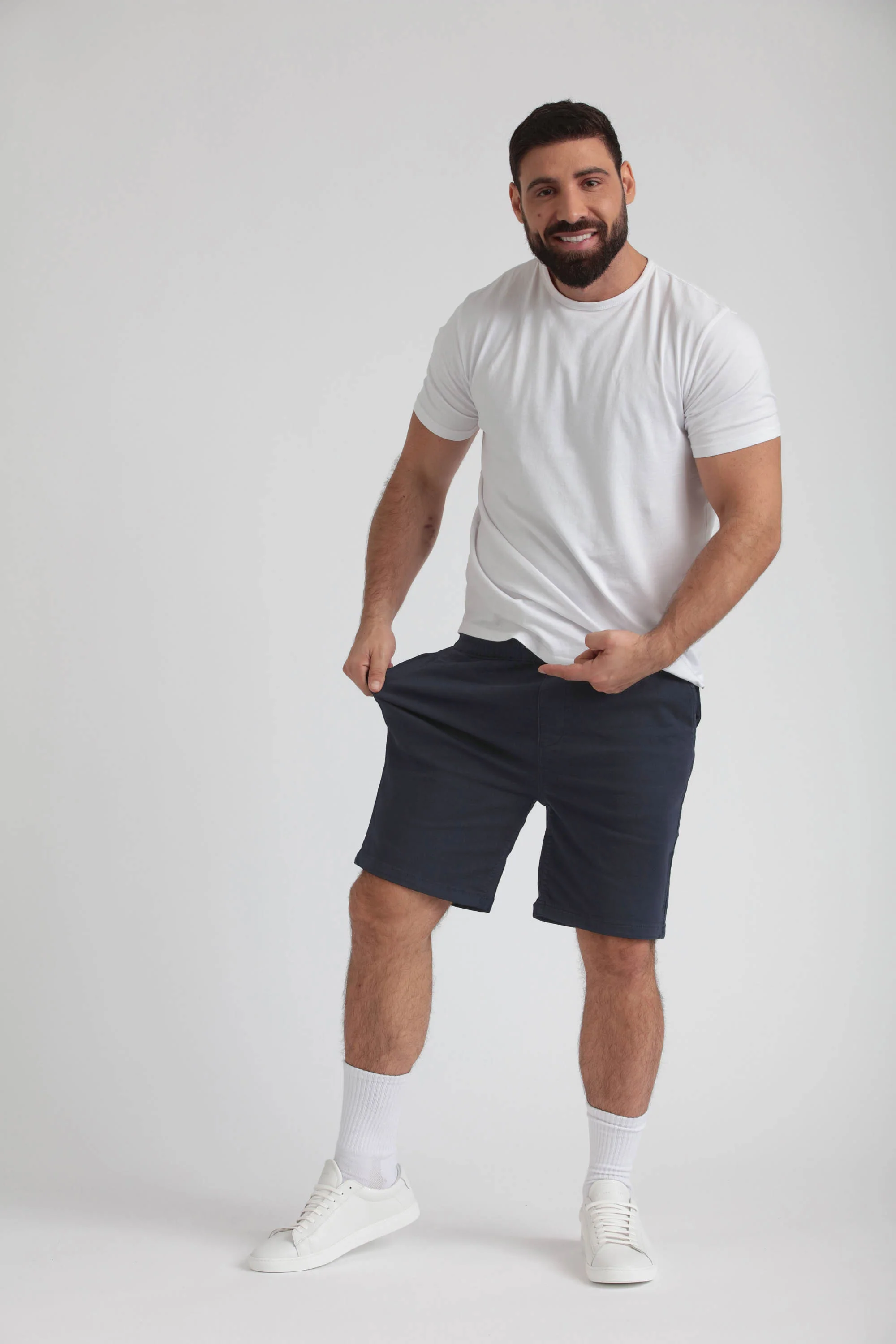 Everyday Comfort Shorts (Athletic Fit) / Light Khaki & Navy - Image 6